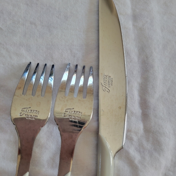 Fiesta Pearl Gray Flatware ~ Knife & 2 Small Forks ~ Retired Swirl ~ Post 86 - Picture 7 of 15